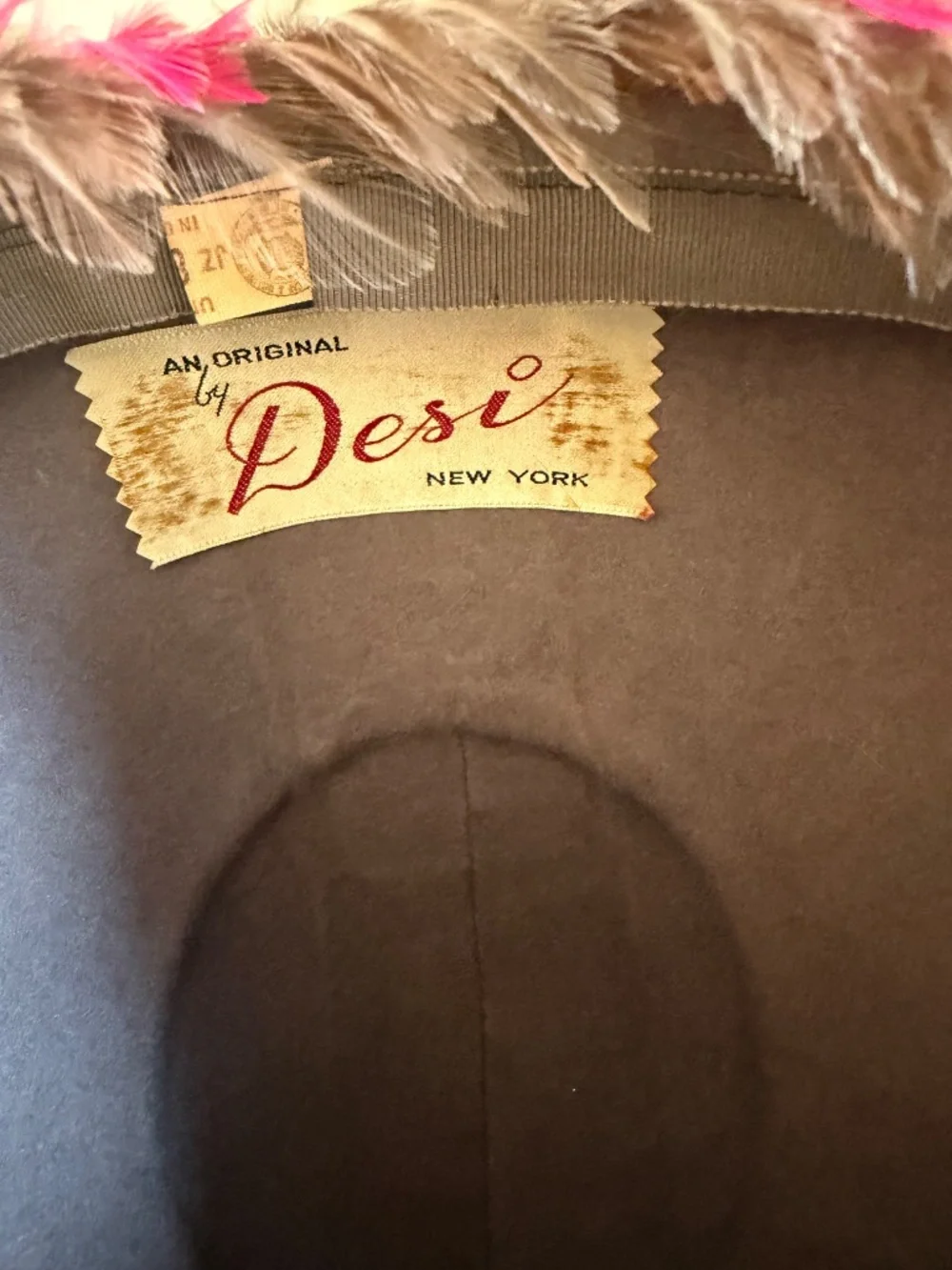 FABULOUS Vintage Desi of New York Women's Feather Pillbox with Tuft Hat Small